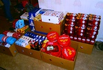 Kahvia, keksej ja paljon muuta lahjoitettiin joululahjakeryksess 2011. Lahjat toimitettiin jouluksi apua tarvitseville perheille.