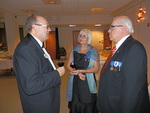 Vasemmalta piirikuvernri Pekka Sopanen, IV alueen I lohkon puheenjohtaja Oili Tonteri (LC Heinola/Thdet) ja edellinen piirikuvernri Juhani Nyyssnen.