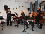 Illan tanssimusiikista vastasi Tanssivarvas orkesteri solistinaan Sari Heinisuo.