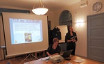 Teija Naakka (oikealla) ja Kati Hmlinen kertoivat Jyrnkln vapaaehtoistyst ja TieAuki-projektista.