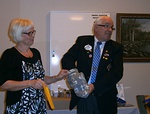 Piirikuvernri Juhani Nyyssnen vieraili yhdistetyss hallituksen ja klubin kokouksessa 14.11.2012 ja arpoi onnettarena mys klubiarpajaisten voittajan.