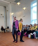 Liisa ja Tarja catwalkilla