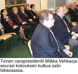 Toinen varapresidentti Miikka Vehkaoja seurasi kokouksen kulkua salin takaosassa.