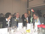 Perjantain iltajuhlapydss istumassa PDG Otto Blmchen ladynsa Aunen kanssa ja saksalaisten vieraidensa kanssa.