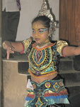 Tanssiesiintyj Lastenjuhlassa joka pidettiin Ambalantotassa 5.2.2011