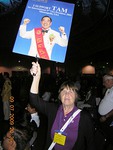 Convention salissa Marja Sarvanto ilmaisee tukensa Tamia, toisen varapresidentin virkaan.