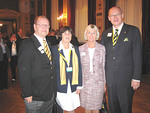 Pekka ja Marja Sarvanto yhteiskuvassa kansainvlisen presidentin Eberhard ja Margit Wirfsin kanssa