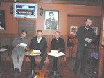 Tuomaristo vasemmalta; esinntyj Markku Pulli, lion muusikko Juhana Nevalainen,Jalo Kotinurmi KSF OY:n edustajana sek tuottaja Juha Ruuska KSF Oy:st.