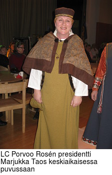 LC Porvoo Rosn presidentti Marjukka Taos keskiaikaisessa puvussaan