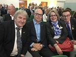 Vas. B-piirin 2. alueen puheejohtaja Martti Miettinen ja LC Espoon keskuksen presidentti Timo Uusimki yhdess Maijan ja Sepon kanssa.