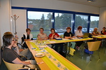 Kauden sihteeri Mirva Neva-aho-Simonsen tekee pytkirjaa tietokoneavusteisesti ja hnen vasemmalla puolellaan istuu kauden presidentti Ulla Welin.