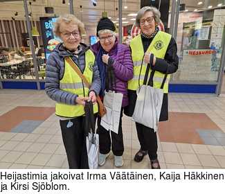 Heijastimia jakoivat Irma Vtinen, Kaija Hkkinen ja Kirsi Sjblom.