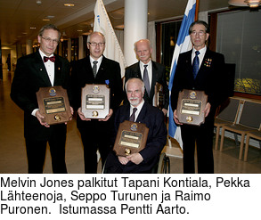 Melvin Jones palkitut Tapani Kontiala, Pekka Lhteenoja, Seppo Turunen ja Raimo Puronen.  Istumassa Pentti Aarto.