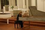 Pivi  Vesalainen soitti pari kappaletta cembalolla.