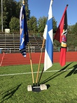 Lions Club Soihtujen, Suomen ja Viipurn Urheilijoiden liput liehuivat kentll.