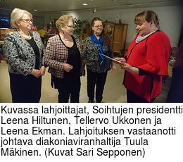 Kuvassa lahjoittajat, Soihtujen presidentti Leena Hiltunen, Tellervo Ukkonen ja Leena Ekman. Lahjoituksen vastaanotti johtava diakoniaviranhaltija Tuula Mkinen. (Kuvat Sari Sepponen)