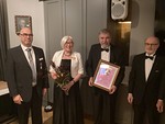 Presidentti Pentti Ekola, lady Eija Lumivaara, ritari Antero Hovila ja veli Lasse Litovaara.