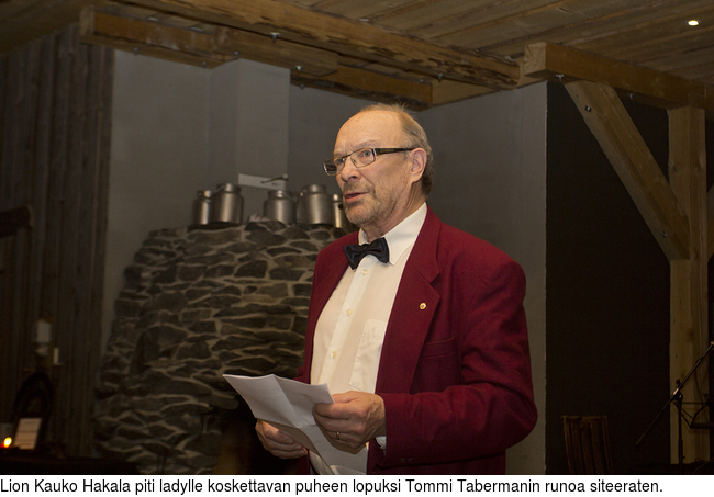 Lion Kauko Hakala piti ladylle koskettavan puheen lopuksi Tommi Tabermanin runoa siteeraten.