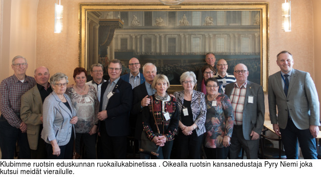 Klubimme ruotsin eduskunnan ruokailukabinetissa . Oikealla ruotsin kansanedustaja Pyry Niemi joka kutsui meidt vierailulle.