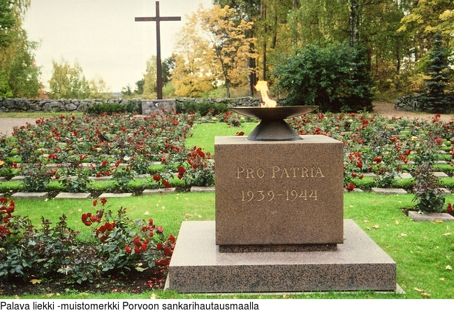 Palava liekki -muistomerkki Porvoon sankarihautausmaalla