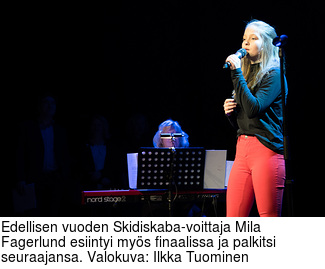 Edellisen vuoden Skidiskaba-voittaja Mila Fagerlund esiintyi mys finaalissa ja palkitsi seuraajansa. Valokuva: Ilkka Tuominen