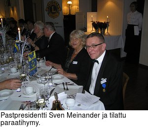 Pastpresidentti Sven Meinander ja tilattu paraatihymy.
