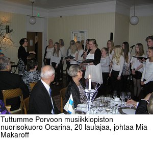 Tuttumme Porvoon musiikkiopiston nuorisokuoro Ocarina, 20 laulajaa, johtaa Mia Makaroff