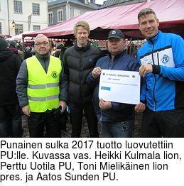 Punainen sulka 2017 tuotto luovutettiin PU:lle. Kuvassa vas. Heikki Kulmala lion, Perttu Uotila PU, Toni Mielikäinen lion pres. ja Aatos Sunden PU.