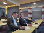 Pekka Maijala ja Jukka-Pekka Alasuutari kuuntelevat tarkasti.