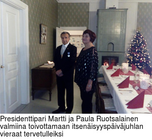 Presidenttipari Martti ja Paula Ruotsalainen valmiina toivottamaan itsenisyyspivjuhlan vieraat tervetulleiksi
