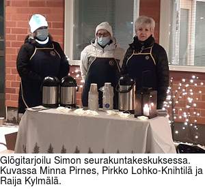 Glgitarjoilu Simon seurakuntakeskuksessa. Kuvassa Minna Pirnes, Pirkko Lohko-Knihtil ja Raija Kylml.