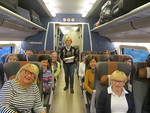 Matkamme tehokas organisoija Raija kertaa tulevaa Pietarin ohjelmaamme Allegro junassa. Mieleenpainuvia kokemuksia tulossa.