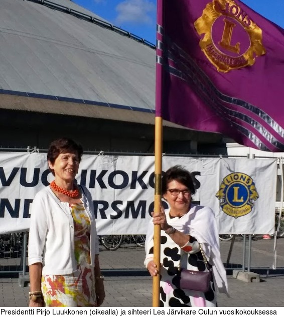 Presidentti Pirjo Luukkonen (oikealla) ja sihteeri Lea Jrvikare Oulun vuosikokouksessa