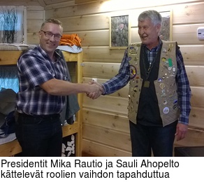 Presidentit Mika Rautio ja Sauli Ahopelto kttelevt roolien vaihdon tapahduttua