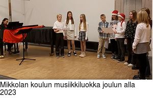 Mikkolan koulun musiikkiluokka joulun alla 2023