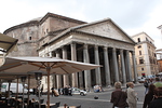 Pantheon - kaikkien jumalten temppeli antiikin ajoilta n. 2000 v. vanha