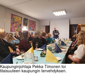 Kaupunginjohtaja Pekka Timonen toi tilaisuuteen kaupungin tervehdyksen.