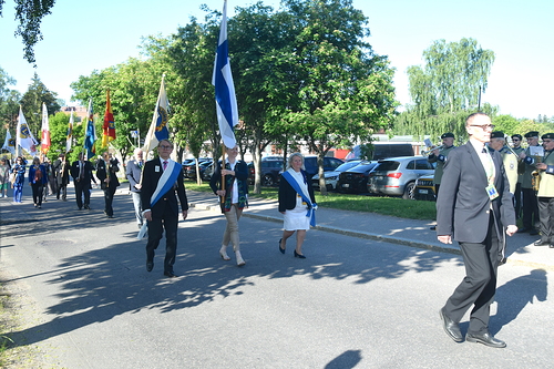 B-piirin Heikki Hakkarainen johti lippukulkuetta, heti perss airueina N-piirin Make Vesikallio ja Tuula Kivioja.