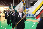 Juhlavassa lippuparaatissa D-piirin lippua kantoi 2. varapiirikuvernööri Heikki Lohi. Kuva: Mikael Johansson.