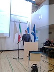 Koulun rehtori Juha Leino puhuu lukutaidon merkityksest