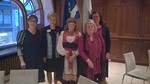 Kansallissalissa: Eija, Sini, Marja-Liisa, Tuula ja Marica