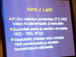 Kansakoulupohjalta Aimo J. Lahti suoritti varusmiespalveluksen asesepplinjalla.  Hn suunnitteli Suomi konepistoolin ja kymmeni muita aseita.