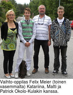 Vaihto-oppilas Felix Meier (toinen vasemmalta) Katariina, Matti ja Patrick Okolo-Kulakin kanssa.