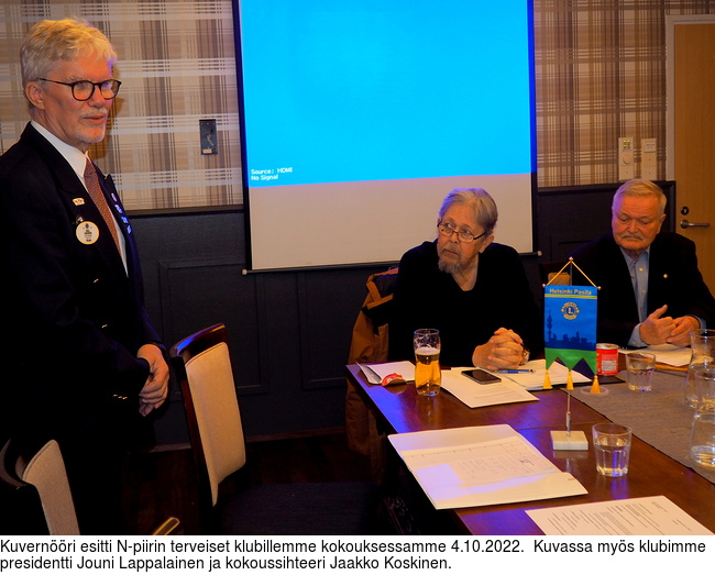 Kuvernri esitti N-piirin terveiset klubillemme kokouksessamme 4.10.2022.  Kuvassa mys klubimme presidentti Jouni Lappalainen ja kokoussihteeri Jaakko Koskinen.