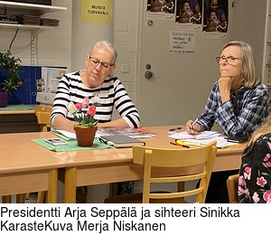 Presidentti Arja Seppl ja sihteeri Sinikka KarasteKuva Merja Niskanen