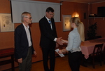 Vuoden 2013 stipendej jakamassa LC Mntsln presidentti Matti Vesalainen ja LC Mntsl/Nelosvyl Presidentti Sampo Seppl.