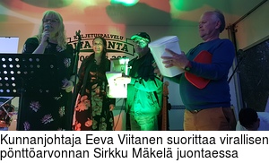 Kunnanjohtaja Eeva Viitanen suorittaa virallisen pnttarvonnan Sirkku Mkel juontaessa