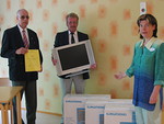 2006, Neljän taulu-TV:n lahjoitus Pirkanmaan Hoitokodille.
