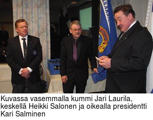 Kuvassa vasemmalla kummi Jari Laurila, keskell Heikki Salonen ja oikealla presidentti Kari Salminen