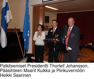 Palkitsemiset Presidentti Thorleif Johansson, Psihteeri Maarit Kuikka ja Piirikuvernri Heikki Saarinen